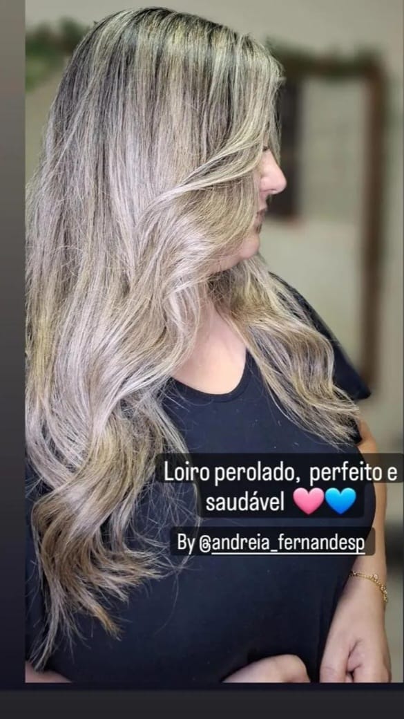 Cliente com loiro perolado feito por Andreia Paula Fernandes